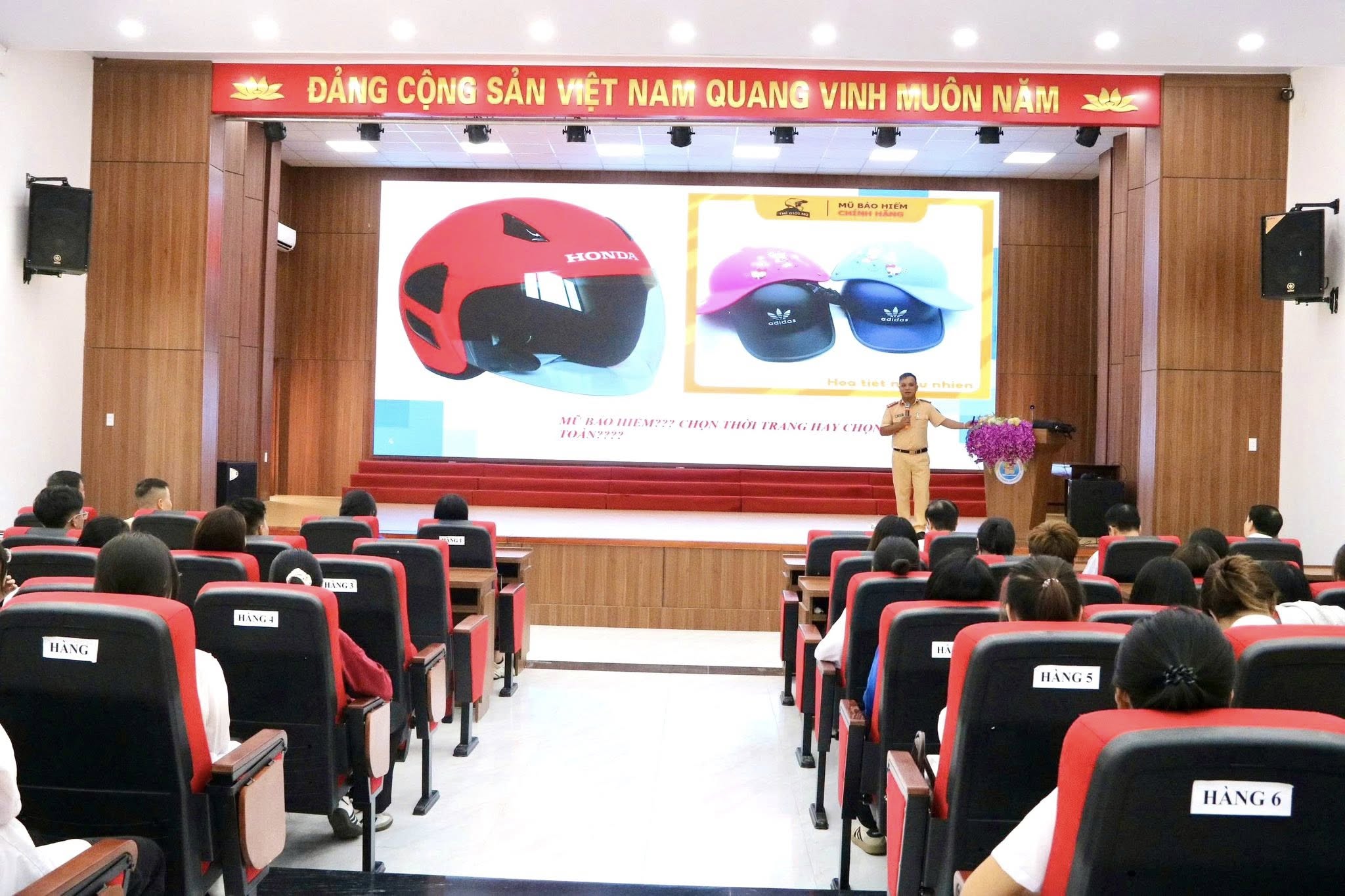 Trạm Cảnh sát giao thông An Hưng: Tuyên truyền giáo dục pháp luật về trật tự an toàn giao thông tại Trường Đại học Hải Phòng